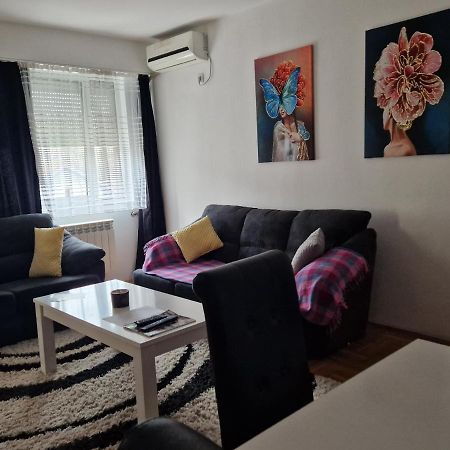 Centar S Appartement Ni Buitenkant foto